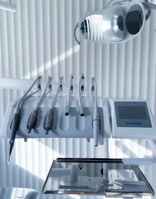 Стоматологічне обладнання в Picasso Dental Clinic, Ужгород – сучасні інструменти для лікування зубів