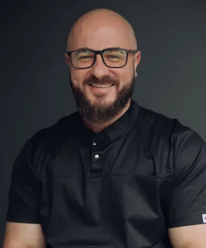 Професіональний лікар-стоматолог Віталій Штурмак