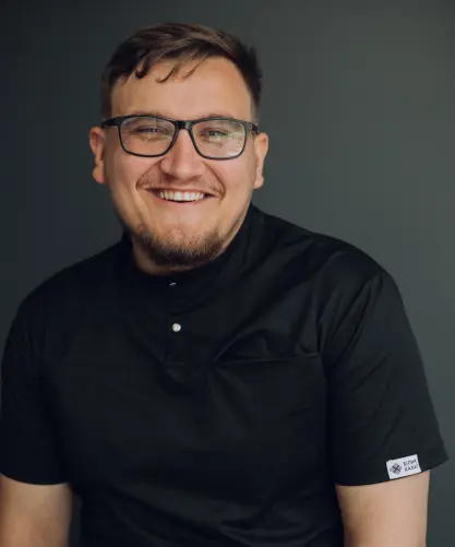 Професіональний лікар-стоматолог Артем Чуп