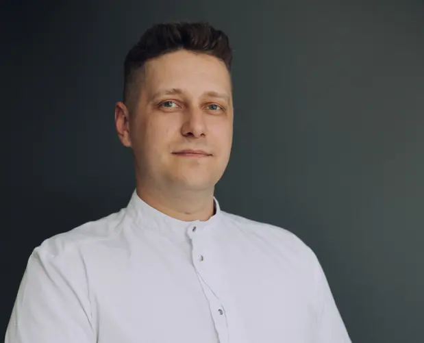 Досвідчений стоматолог, готовий створити вашу ідеальну усмішку