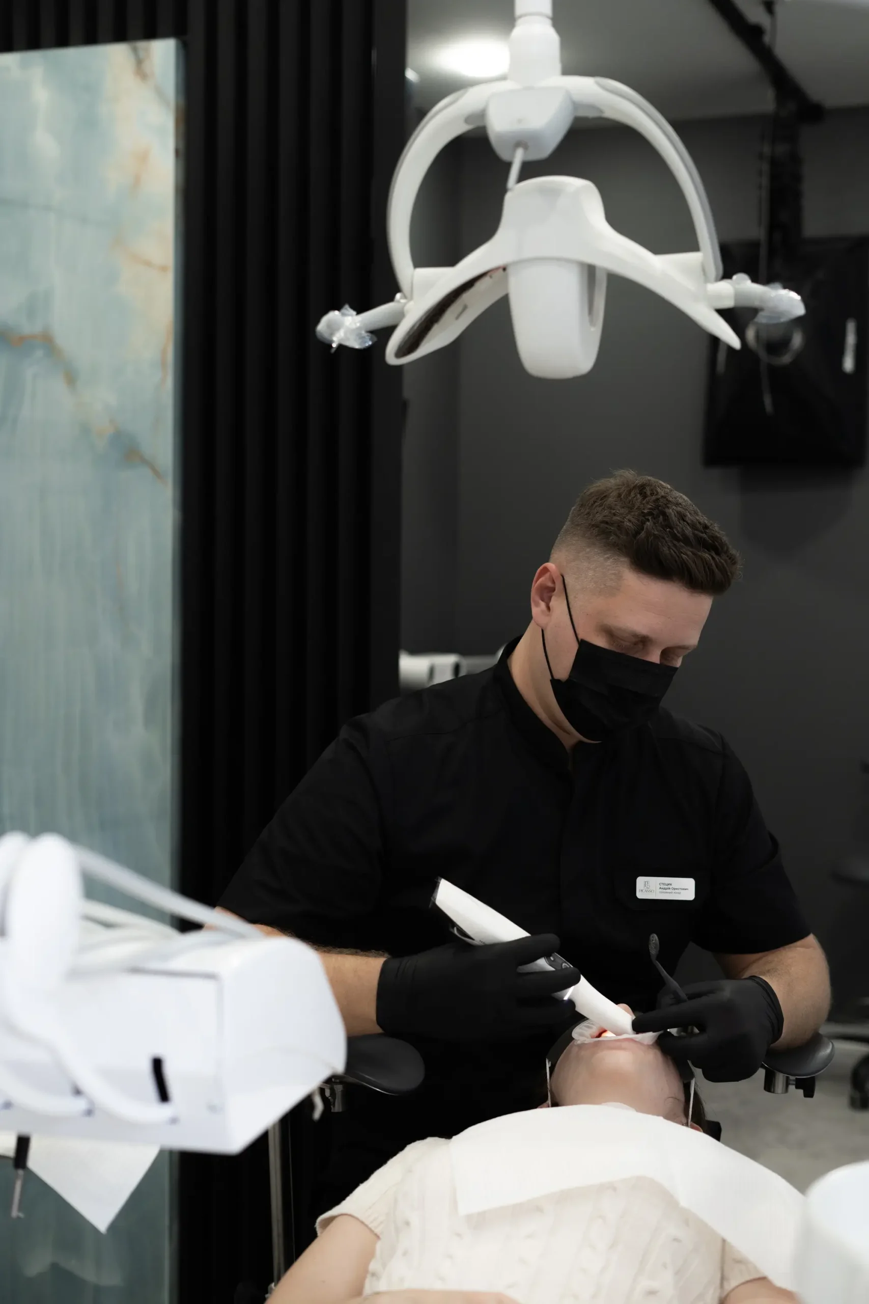 Лікування зубів у стоматологічній клініці PICASSO в Ужгороді